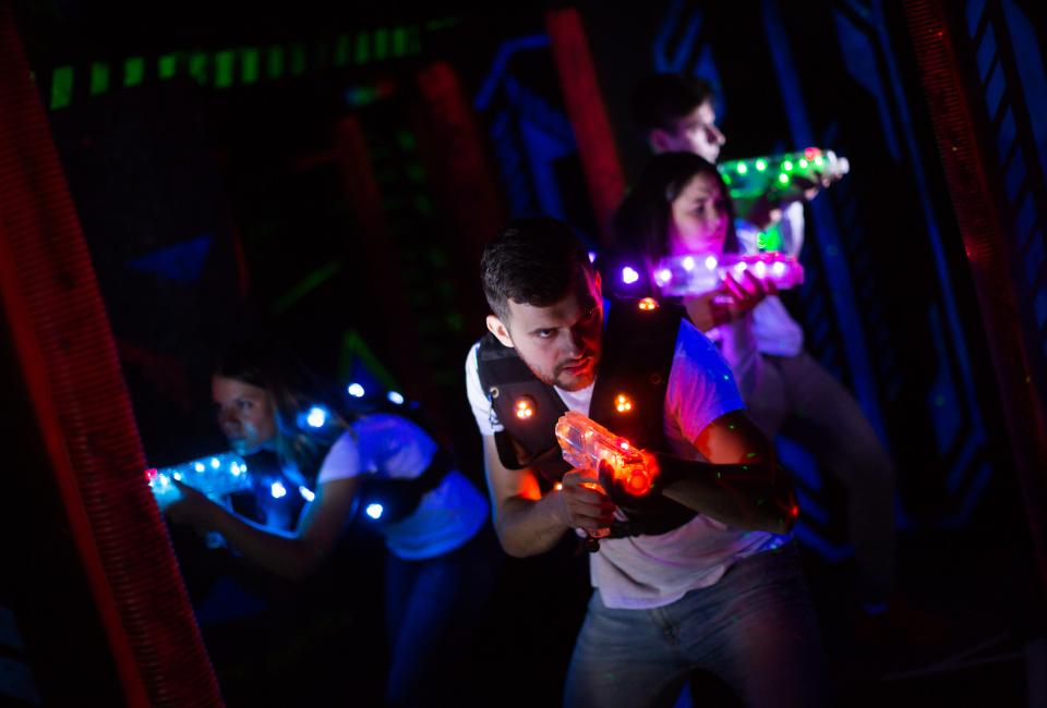 LASER TAG PARA DESPEDIDAS Incluye: